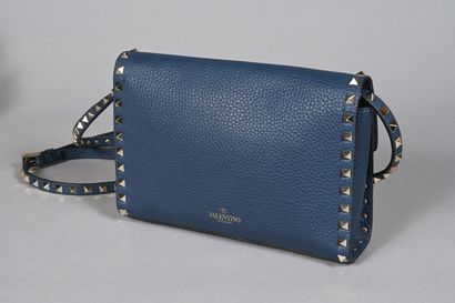 VALENTINO, sac à main Rockstud en cuir grainé...