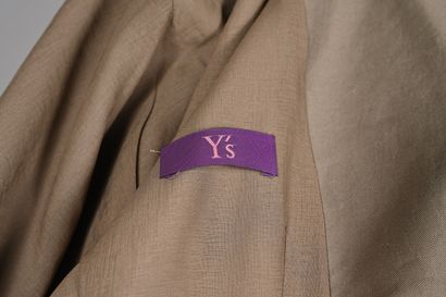 Y's par Yohji Yamamoto.
Veste en gabardine...