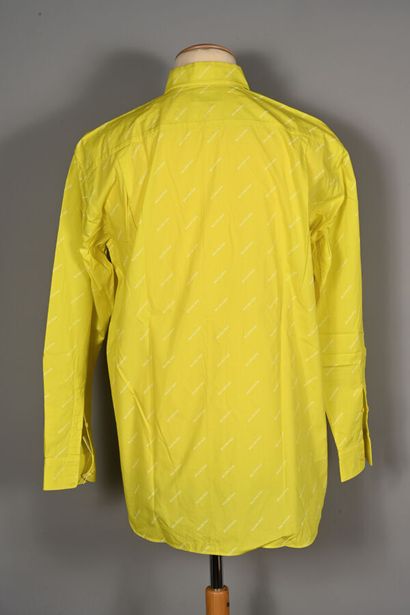BALENCIAGA Wardrobe.
Chemise homme en coton...