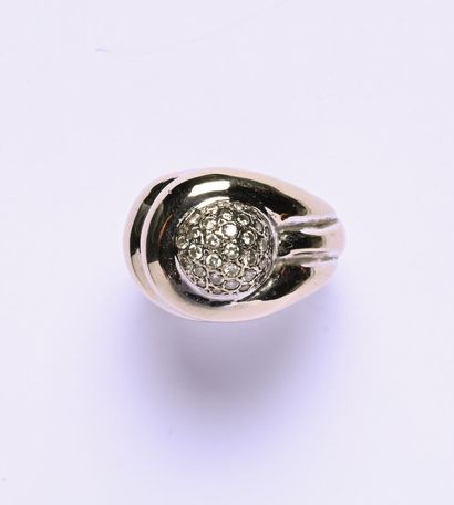 Bague en or gris 18K (750/oo) lisse formant...