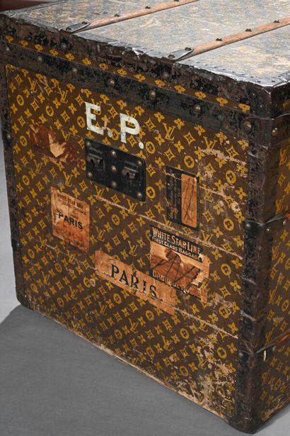 LOUIS VUITTON, Champs Elysées, no196398.
Malle...