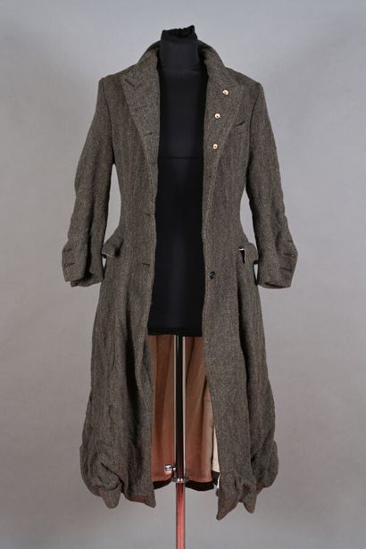 PAUL HARNDEN. Manteau en tweed marron, kaki,...