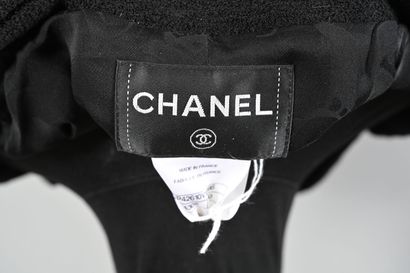 CHANEL, Paris. Veste en lainage bouclette...