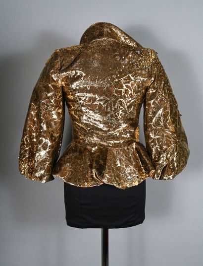 CARVEN Automne/Hiver 2004-2005, modèle de...