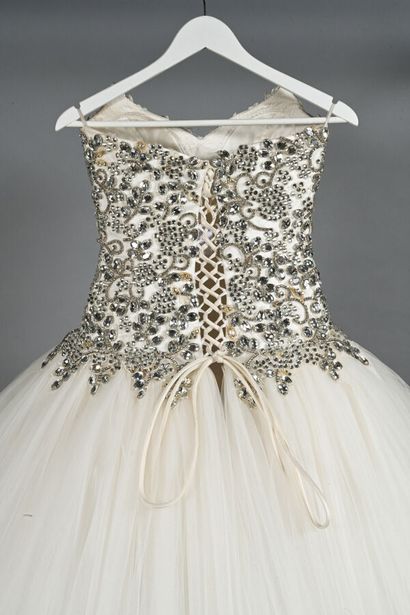 ANONYME. Robe de mariée blanche, haut bustier...