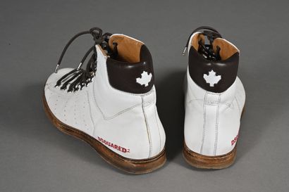 DSQUARED 2 
Paire de boitillons en cuir blanc...