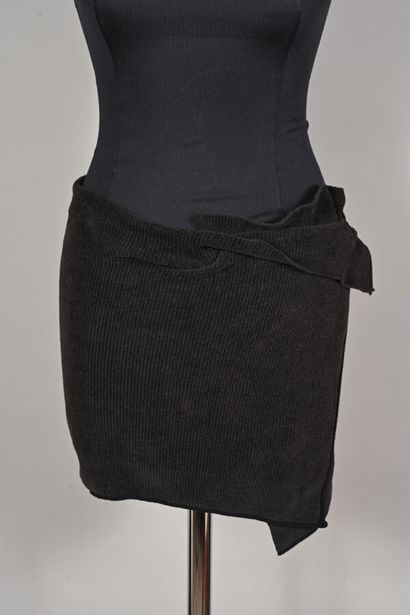 JACQUEMUS.
Mini jupe portefeuille en coton...