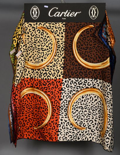 CARTIER. Lot de 5 cintres cartonnés retenant...