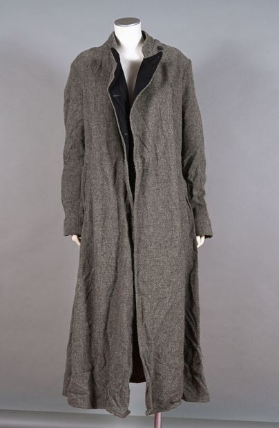 PAUL HARNDEN. Manteau en tweed chiné beige,...