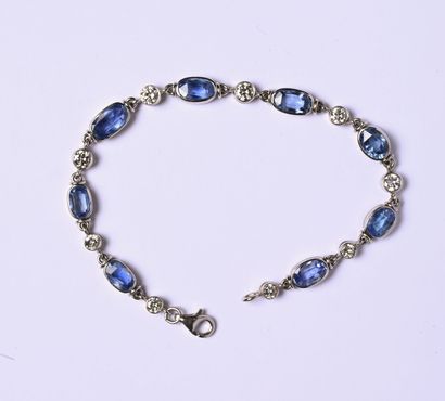 Bracelet en or gris 18K (750/oo) composé...
