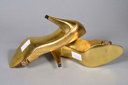 RENE CAOVILLA. Paire d'escarpins en cuir...