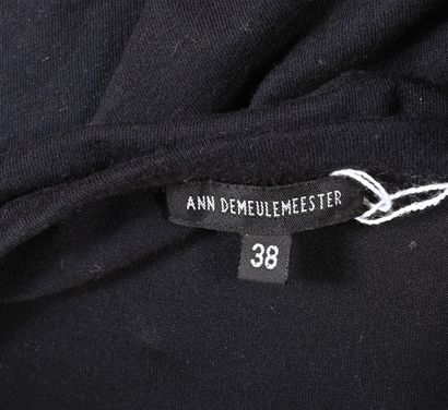 ANN DEMEULEMEESTER. Deux tee shirts à manches...
