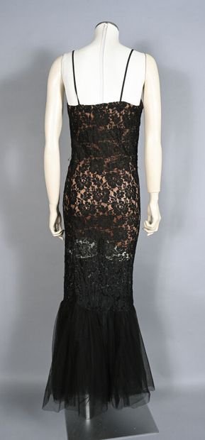 LA PERLA. Robe longue en dentelle noire à...