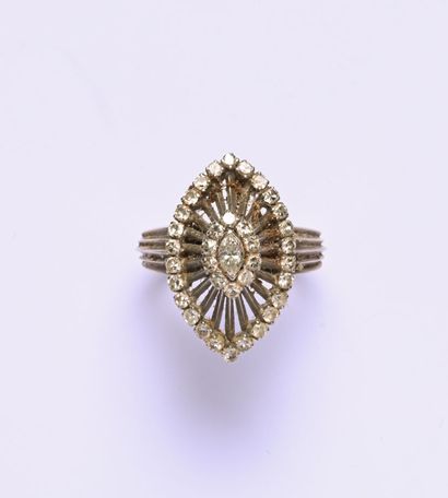 Bague en platine (850/oo), l'anneau rainuré,...
