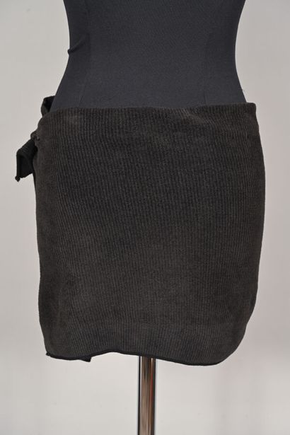 JACQUEMUS.
Mini jupe portefeuille en coton...