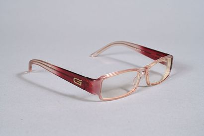 GUCCI. Paire de lunettes de vue fines et...