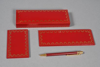 CARTIER.
Stylo bille Trinity à mine rétractable...