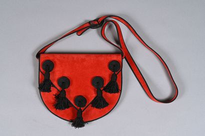 Christian DIOR, vintage. Petit sac demi-lune...