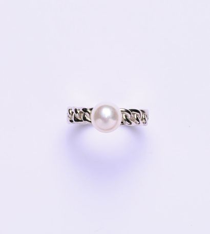 Bague en argent (925/oo), la partie centrale...