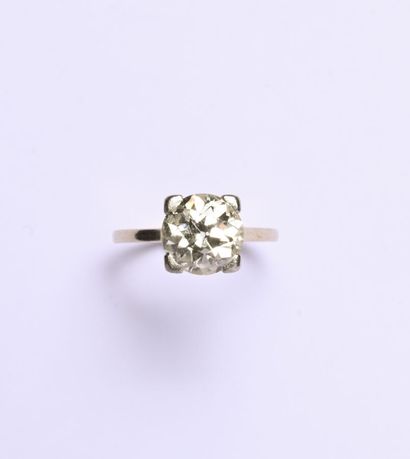 Bague solitaire en or gris 18K (750/oo) et...