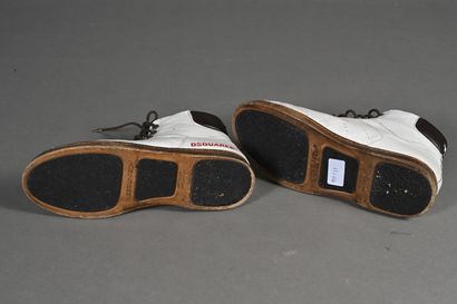 DSQUARED 2 
Paire de boitillons en cuir blanc...