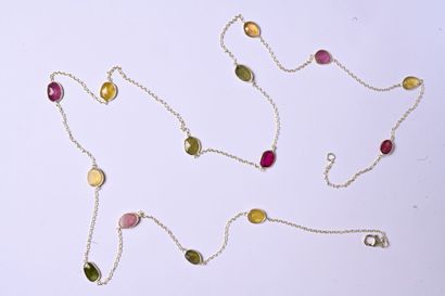 Long collier en argent (800/oo) à maille...