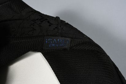 ISABEL CANOVAS. Cape en maille noir gansée...