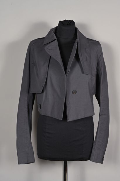 RICK OWENS, Printemps Eté 2019.
Veste courte...