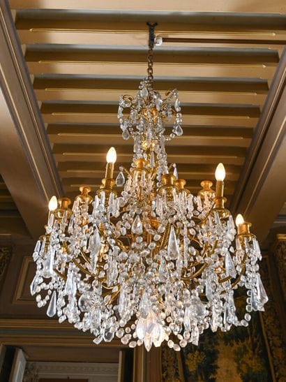 Important lustre dans le style Louis XVI...