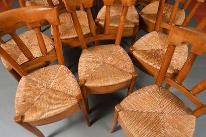 Douze chaises en merisier, assises paillées,...