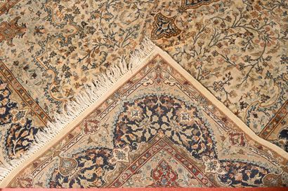 Tapis, Inde
Chaîne trame coton velours laine
Fin...