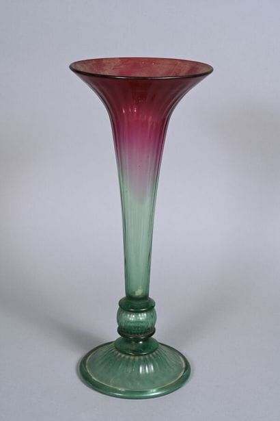 Grand vase soliflore en verre bicolore rose...