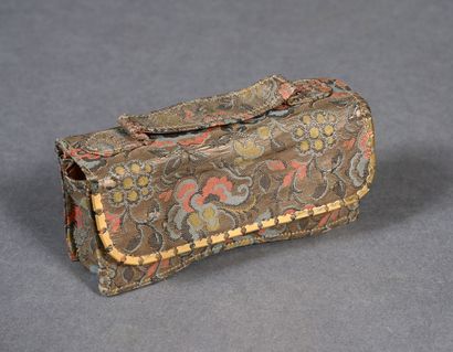 Paire de jumelles de théâtre en laiton doré...