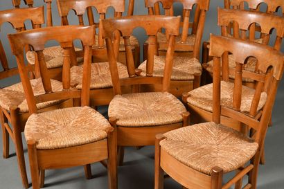 Douze chaises en merisier, assises paillées,...