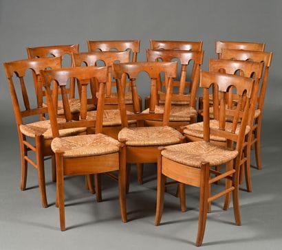 Douze chaises en merisier, assises paillées,...