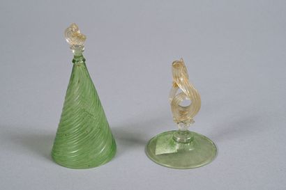 MURANO. Joli vase sur pied, soufflé, pincé,...