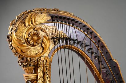 Harpe à mécanisme à crochets pour 38 cordes...