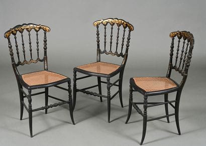 Trois chaises en bois tourné en bobine, noirci,...