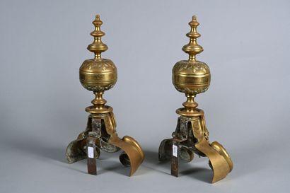 Paire de chenets dans le style Louis XIV...