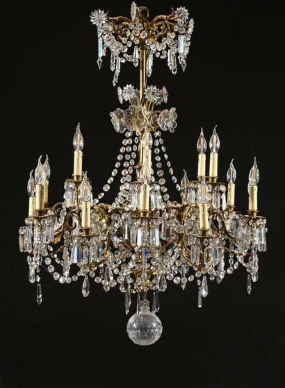 Lustre en bronze doré orné de fleurs et feuillages,...