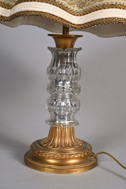 Lampe en bronze doré à piètement dans le...