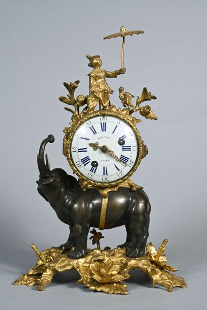 Pendule à l'éléphant, la trompe en l'air,...
