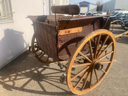 Faurax Lyon. Voiture hippomobile en bois...