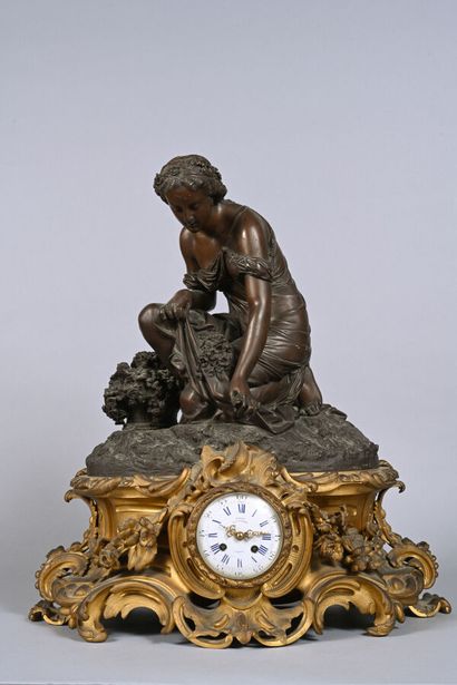 Importante pendule en bronze, la partie supérieure...