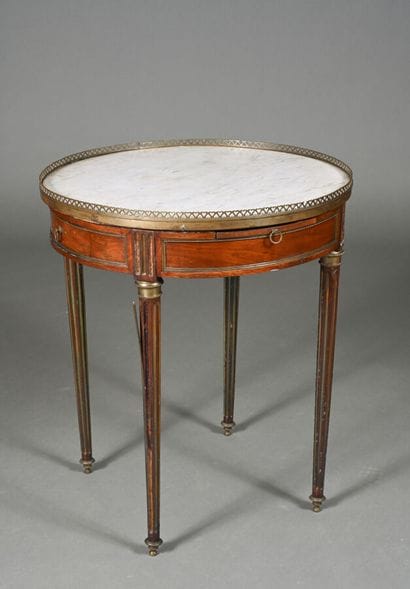 Table bouillotte dans le style Louis XVI...