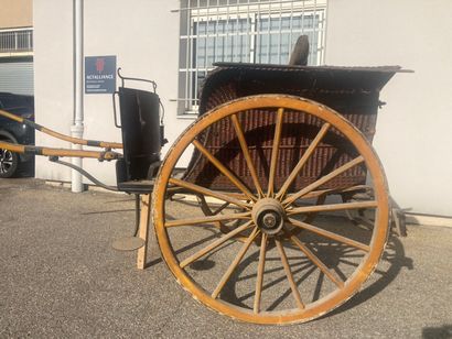Faurax Lyon. Voiture hippomobile en bois...