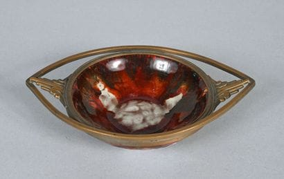 André VILLIEN (XXe siècle) 
Coupe en grès...