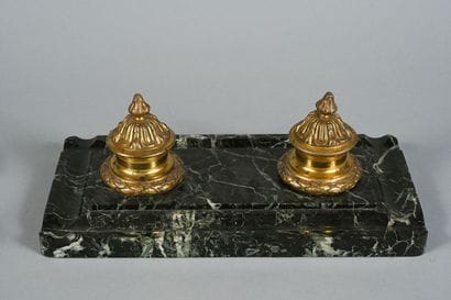 Encrier de bureau en bronze doré composé...