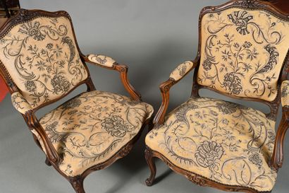 Paire de fauteuils à la Reine dans le style...