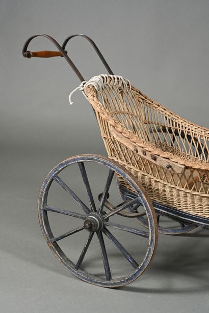 Petit landau tricycle à rayons en bois, fer...